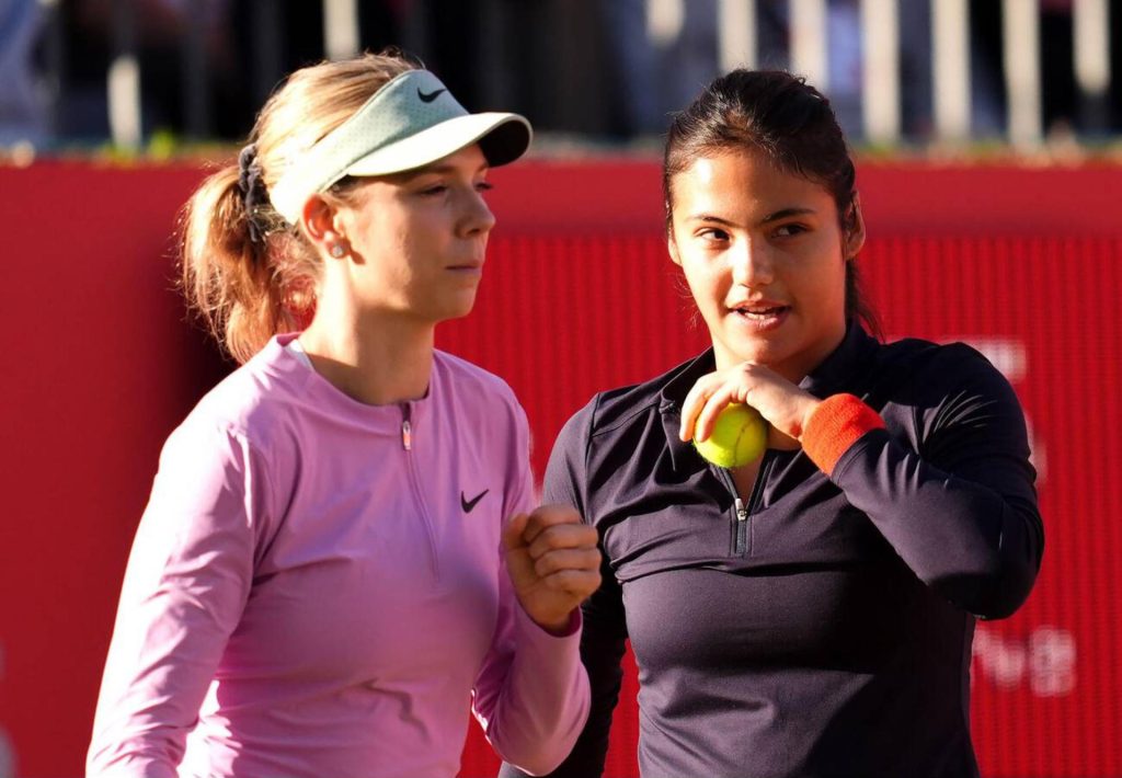 Emma Raducanu et Katie Boulter s’effondrent à un moment crucial, perdent contre les têtes de série n° 4.