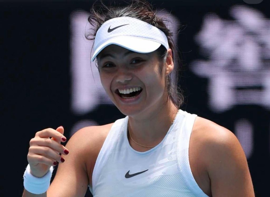 Emma Raducanu se confie sur sa première expérience de visionner Serena Williams en direct à Wimbledon