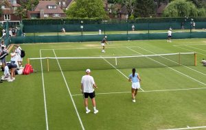 Emma Raducanu termine son entraînement pour évaluer sa cheville et décider de son avenir à Wimbledon