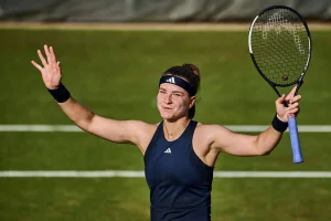 Finale écourtée à Bad Homburg : Naomi Osaka abandonne, Muchova s’offre un nouveau titre