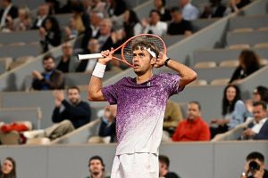 Flavio Cobolli fait chuter Félix Auger-Aliassime en quarts de finale de Roland-Garros