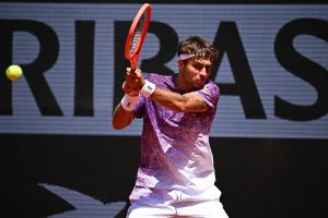 Flavio Cobolli vient à bout de Zachary Svajda et se qualifie pour les quarts de finale à Roland-Garros