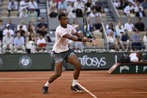 Giovanni Mpetshi Perricard rallie les quarts de finale à Stuttgart après son succès face à Gauthier Onclin
