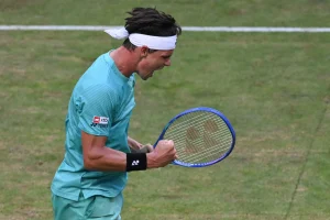 Invité à Halle, Altmaier fait tomber Medvedev et s&rsquo;offre une première demi-finale en ATP 500