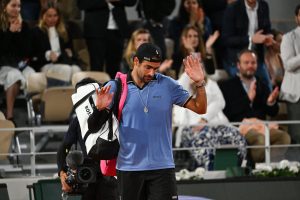 « J&rsquo;ai l&rsquo;impression qu&rsquo;on m&rsquo;a volé l&rsquo;opportunité de me battre jusqu&rsquo;au bout » : Matteo Berrettini, contraint à l&rsquo;abandon en quarts de finale à Roland-Garros, est maudit