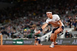 Jakub Mensik rejoint Alexander Zverev en demi-finales en dominant Joao Fonseca en trois sets