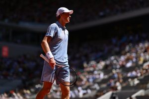 Jannik Sinner reprend la parole avant Wimbledon : « Avec mon élimination précoce à Roland-Garros, j&rsquo;ai gagné du temps »