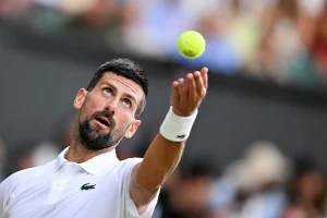 « J&rsquo;aurais sans doute dû perdre le 4e set » : Djokovic lucide après sa 103e victoire à Wimbledon