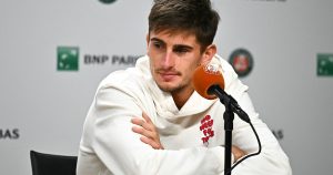 « Je me suis mis à vomir » : Matteo Arnaldi explique pourquoi il a déclaré forfait pour sa demi-finale à Roland-Garros