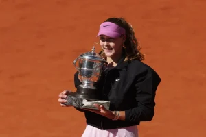 « Je veux me remercier moi-même » : le discours fort d’Andreeva après son sacre à Roland-Garros
