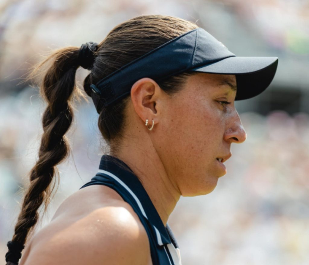 Jessica Pegula s’incline face à Linda Noskova dans une finale retardée par une tempête violente