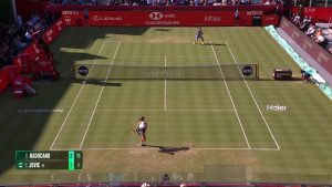 La revenante Raducanu rejoint Vekic en finale