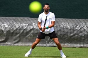 Le gazon de Wimbledon combiné à l&rsquo;absence d&rsquo;Alcaraz, une dernière chance en Grand Chelem pour un Djokovic à son « pic de forme » ?
