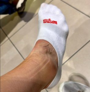 Marta Kostyuk publie une photo de sa cheville enflée avec un message après son retrait à Queen&rsquo;s