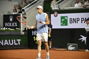 Matteo Arnaldi forfait pour sa demi-finale à Roland-Garros, Flavio Cobolli affrontera Alexander Zverev en finale