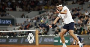 Mensik écarte Fonseca et rejoint Zverev en demi-finales