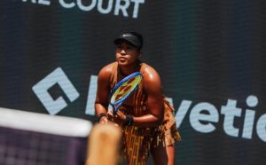 Naomi Osaka remporte une nouvelle victoire tranquille et accède à sa première finale sur gazon