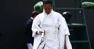 Naomi Osaka surprend une nouvelle fois avec une tenue spectaculaire à Wimbledon : « Mes origines japonaises sont très importantes »