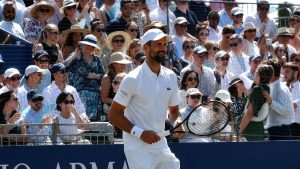 Novak Djokovic l’emporte face à Tommy Paul dans un match palpitant avant Wimbledon