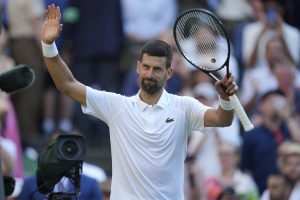 Novak Djokovic soutient Emma Raducanu et affirme qu&rsquo;elle « possède cette qualité de championne »