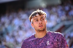 Quand Flavio Cobolli décide de manger une fleur en plein milieu de la finale de Roland-Garros face à Alexander Zverev