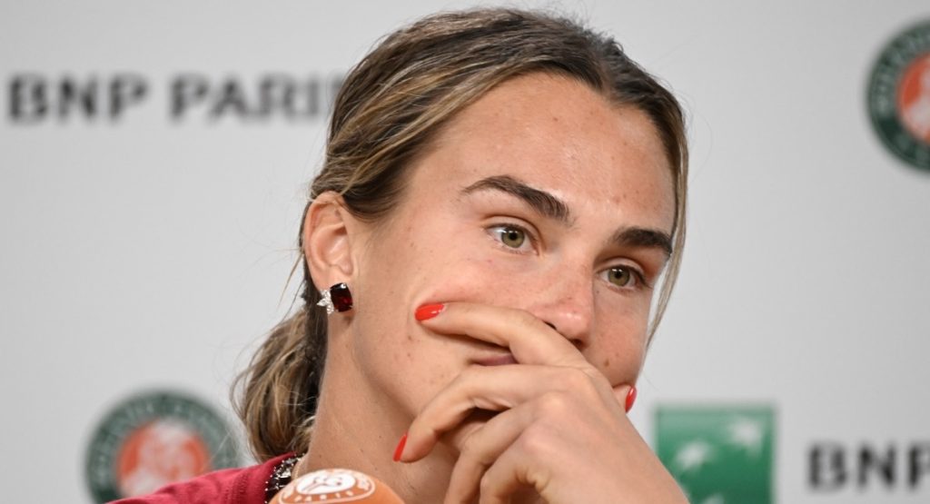 Roland Garros > Aryna Sabalenka, après avoir totalement sombré : « Je n’ai aucune pensée, aucune émotion. Là tout de suite, j’ai juste envie d’arrêter le tennis »