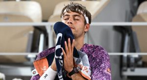Roland Garros > Flavio Cobolli, après sa qualification en finale : « Quand Matteo Arnaldi est venu me voir pour m&rsquo;annoncer son forfait, j&rsquo;ai failli pleurer »