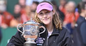 Roland Garros > Mirra Andreeva après son titre : « Je n&rsquo;aurai jamais la même aura que Roger Federer, personne ne l&rsquo;aura, mais j’ai voulu m’inspirer de son attitude sur le court »