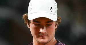 Roland Garros > Tsonga sur Fonseca, mené deux sets à zéro contre Mensik : « On a l&rsquo;impression que Joao est presque limité. Il a la tête basse et semble se dire : &lsquo;Qu&rsquo;est-ce que je peux faire de mieux ?' »