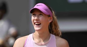 Roland Garros, Vidéos > La technique de Mirra Andreeva pour se mettre le public dans la poche avant sa finale contre Chwalinska