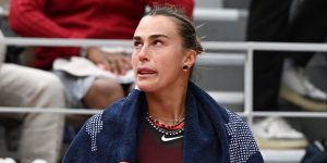 Roland Garros, WTA > Aryna Sabalenka pas épargnée : « Comment peut-elle réagir comme cela alors qu&rsquo;elle est numéro 1 mondiale et la seule joueuse à avoir remporté un Grand Chelem dans le tableau à ce moment-là ? »