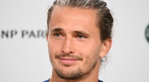 ATP > Zverev n&rsquo;est pas comme Alcaraz et Sinner : « Je ne me définis pas par des symboles de statut social. Je n&rsquo;ai pas besoin de superyachts ou de 20 Ferrari. Pour moi, le vrai bonheur est bien plus simple »