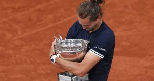 Roland-Garros – « Je ne sais pas si j&rsquo;aurais réussi à me relever » : Alexander Zverev abandonne son titre de plus grand perdant de l&rsquo;histoire du tennis