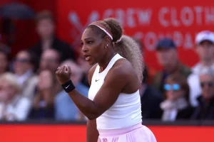 Serena Williams n&rsquo;a pas quitté le Queen&rsquo;s : la légende enchaîne les entraînements malgré la fin prématurée de son double