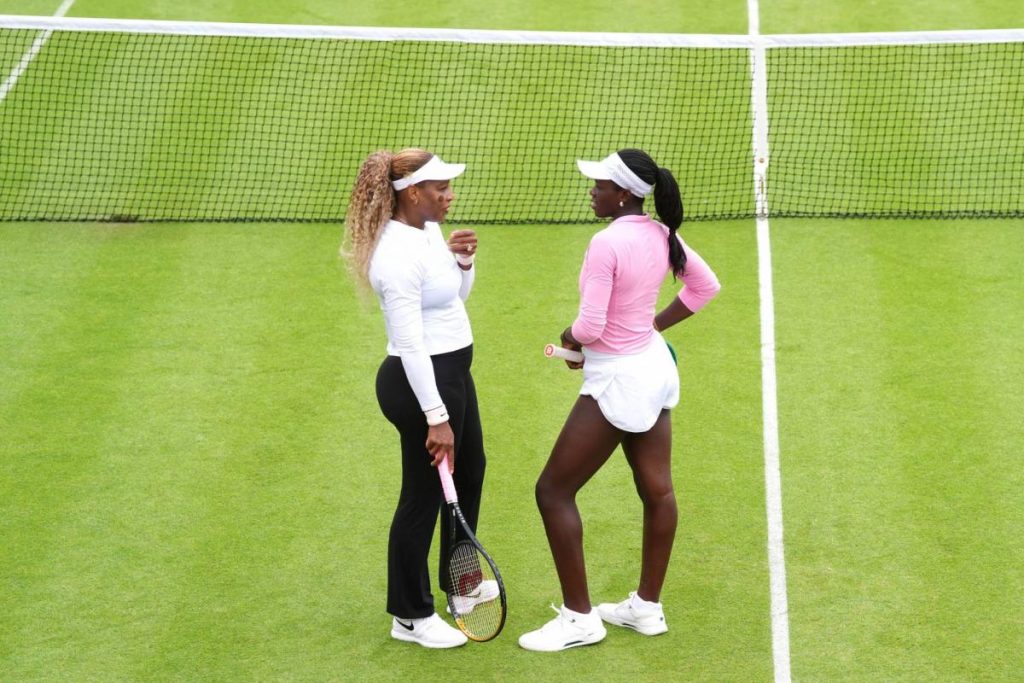 Serena Williams programmée ce mardi pour son retour sur les courts en double avec la Canadienne Victoria Mboko au Queen’s