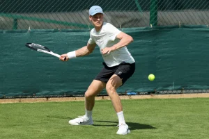 Sinner prévient avant Wimbledon : « Il y a beaucoup de candidats »