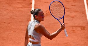 Tennis – Roland-Garros (F) : Kostyuk bat Swiatek et verra les quarts de finale