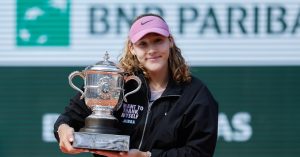 Tennis – Roland-Garros (F/Finale) : Andreeva domine Chwalinska et remporte son premier Grand Chelem