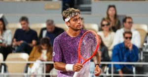 Tennis – Roland-Garros (H) : Cobolli domine Auger-Aliassime et s’offre une demi-finale