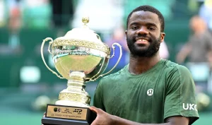 Tiafoe euphorique après son titre à Halle : « On continue d&rsquo;atteindre de nouveaux sommets »