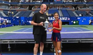 Tim Henman a été &lsquo;surpris&rsquo; par la séparation d&rsquo;Emma Raducanu avec son entraîneur après l&rsquo;US Open 2021.