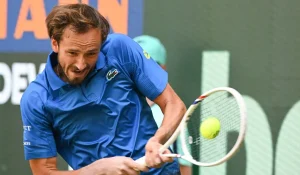 Après une victoire maîtrisée contre Atmane, Medvedev retrouve les quarts à Halle