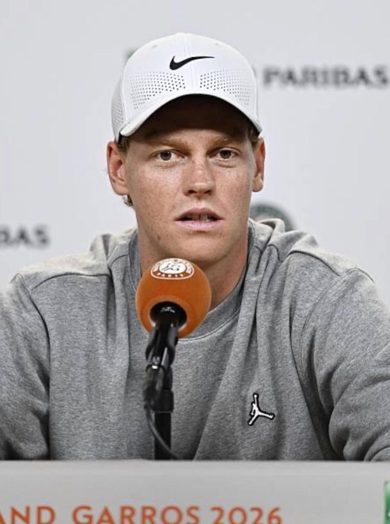 Un journaliste italien confirme les projets de Jannik Sinner pour Wimbledon avant sa défense de titre.