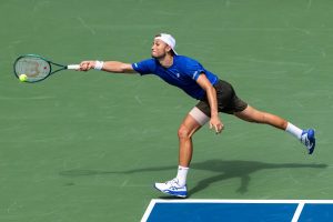 Une 4e opération en deux ans et une carrière encore en pause : le calvaire du Suisse Leandro Riedi, huitième-de-finaliste surprise de l&rsquo;US Open 2025