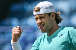 « Une bière pour fêter ça » : Bergs savoure son premier titre ATP juste avant Wimbledon