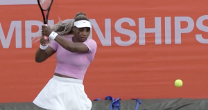 Vidéos, WTA-Queens > Les premières images de Serena Williams sur un court avant son grand retour dévoilées