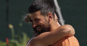 Vidéos, Wimbledon > Le gros câlin entre Djokovic et Sabalenka pour leurs retrouvailles