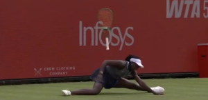 WTA – Queen&rsquo;s > Serena Williams coupée dans son élan après la blessure très inquiétante de Victoria Mboko
