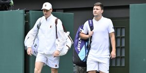 Wimbledon > Kecmanovic, battu en cinq sets par Sinner : « Il paraît plus humain seulement si l&rsquo;on s&rsquo;attend à jouer par par 40°C pendant quatre heures »