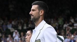 Wimbledon > Djokovic impeccable face à Tsitsipas : « J&rsquo;aime l&rsquo;expression « vintage » que vous venez d&rsquo;utiliser car ça me ramène aux plus beaux jours, mais oui, évidemment, vous vous sentez très heureux et satisfait, et comblé sur le court, quand vous jouez comme ça. en étant plus relax, avec moins de tension
